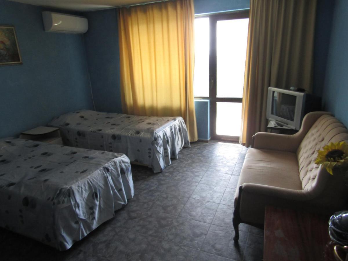 Hostel Papagal Varna Eksteriør billede